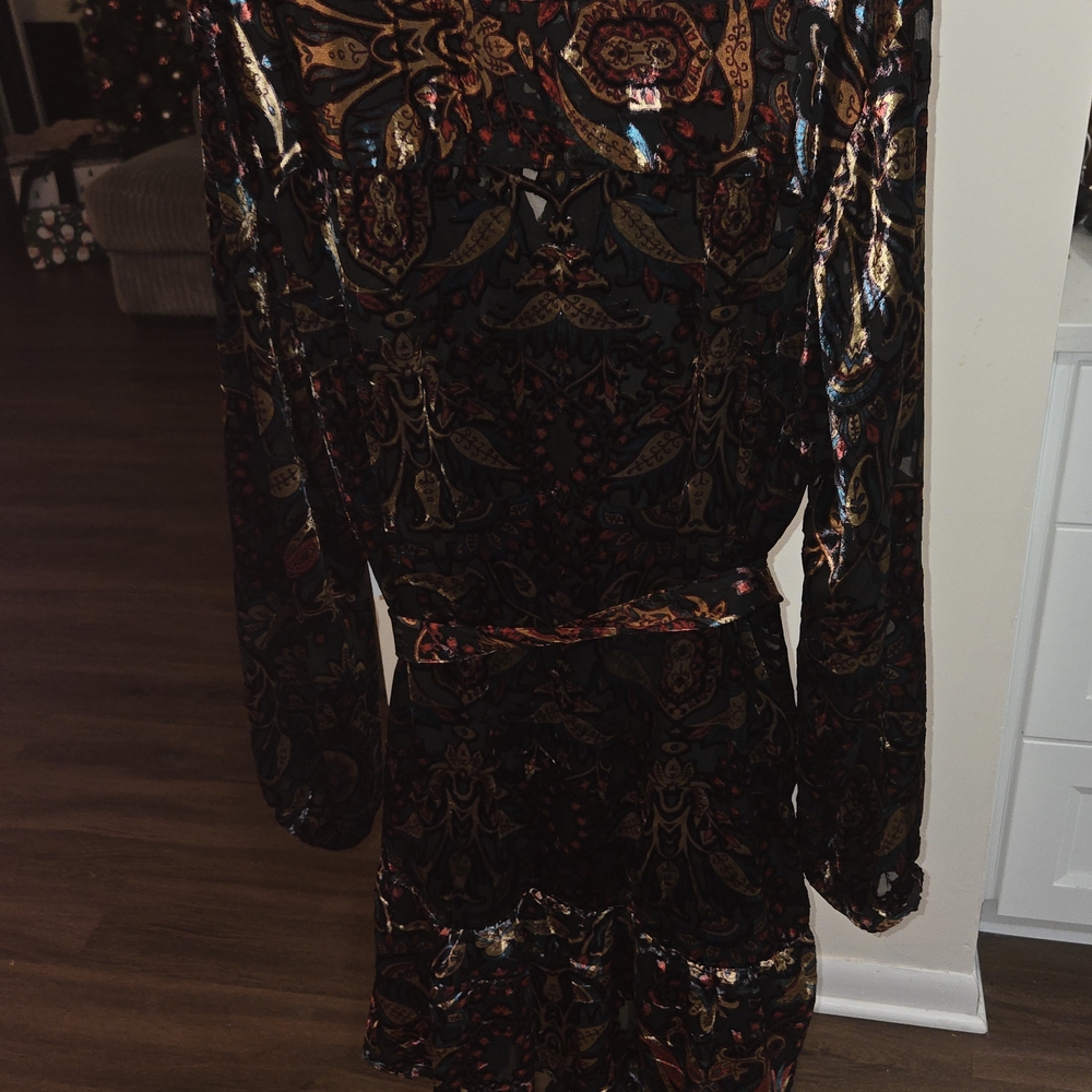 Elegant Paisley Velvet Midi Dress - Picture 6 of 7